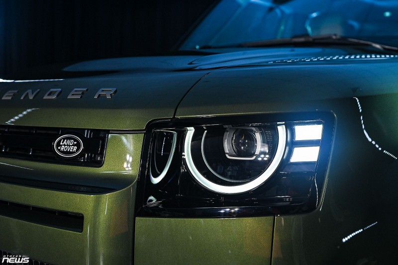 Land Rover Defender 110 2026 ra mắt, giá hơn 6,3 tỷ đồng khi đi kèm gói nâng cấp