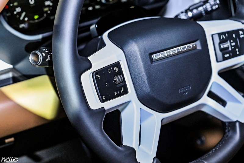 Land Rover Defender 110 2026 ra mắt, giá hơn 6,3 tỷ đồng khi đi kèm gói nâng cấp