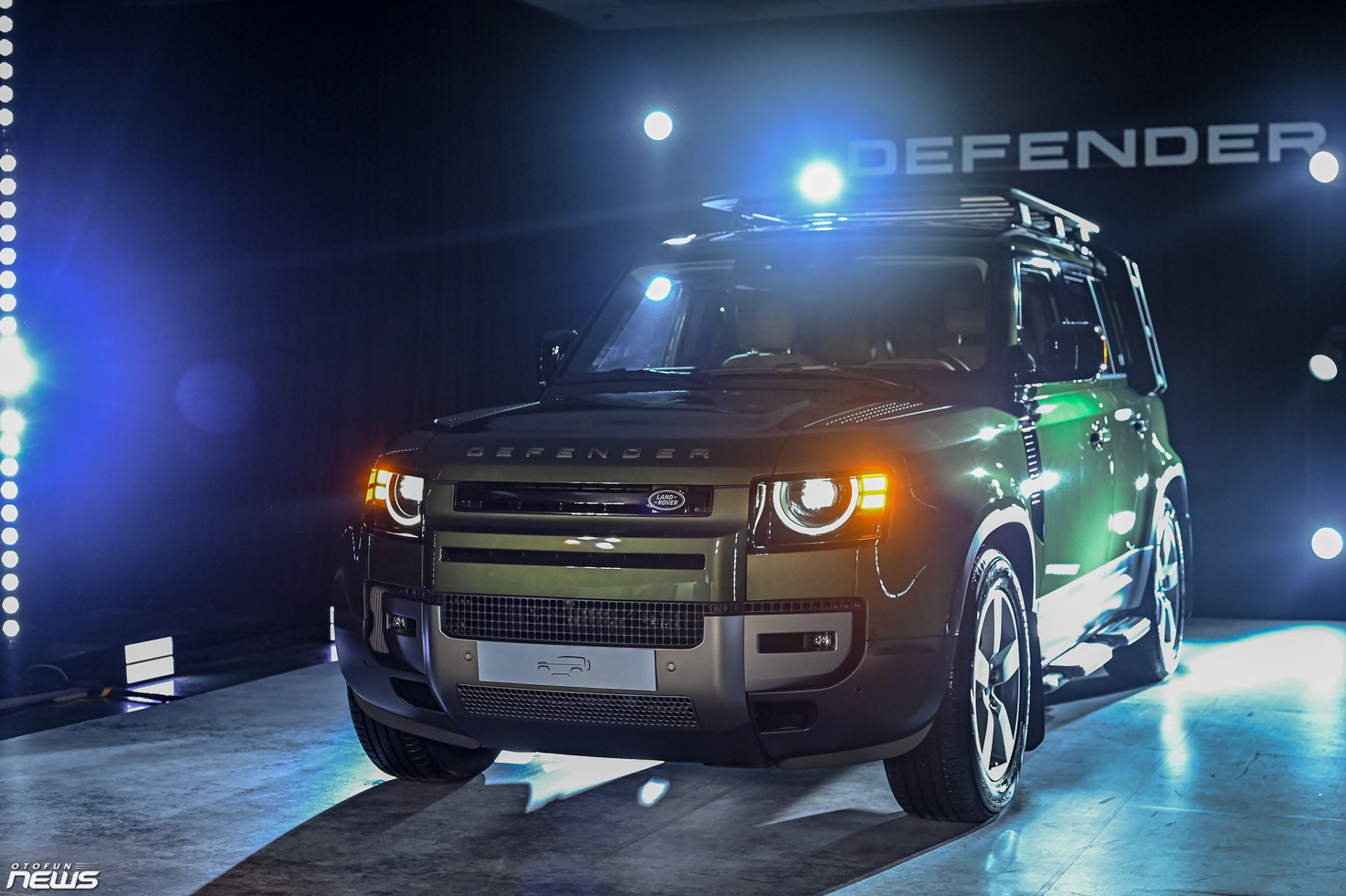 Land Rover Defender 110 2026 ra mắt, giá hơn 6,3 tỷ đồng khi đi kèm gói nâng cấp Land Rover Defender 110 2026 ra mắt, giá hơn 6,3 tỷ đồng khi đi kèm gói nâng cấp