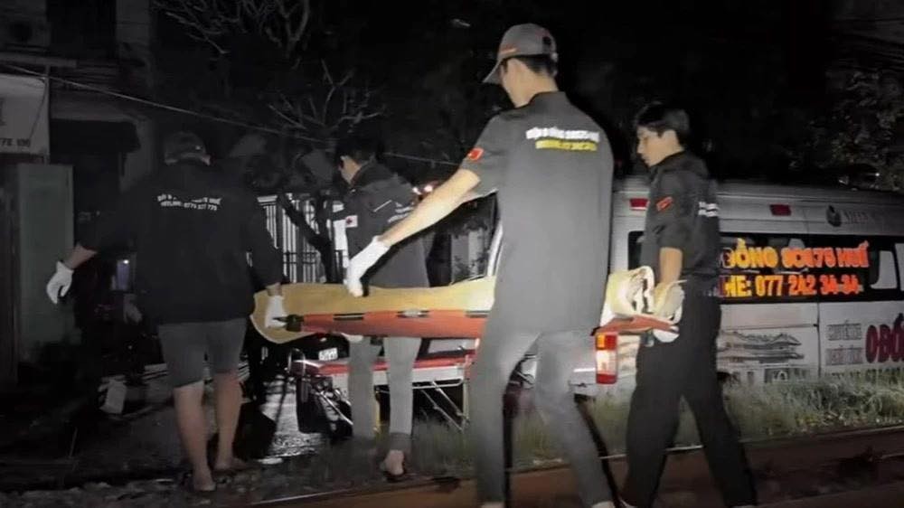 Người đàn ông bị tàu hỏa cán tử vong khi ngồi trên đường ray tại Huế Người đàn ông bị tàu hỏa cán tử vong khi ngồi trên đường ray tại Huế
