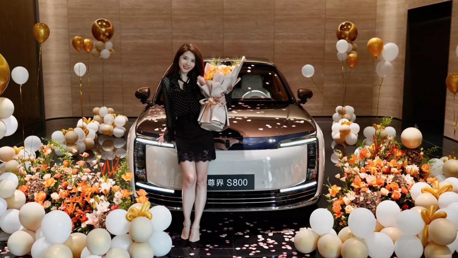 Vượt mặt Mercedes, BMW và Porsche, mẫu xe điện hạng sang này đang "làm trùm" thị trường Trung Quốc