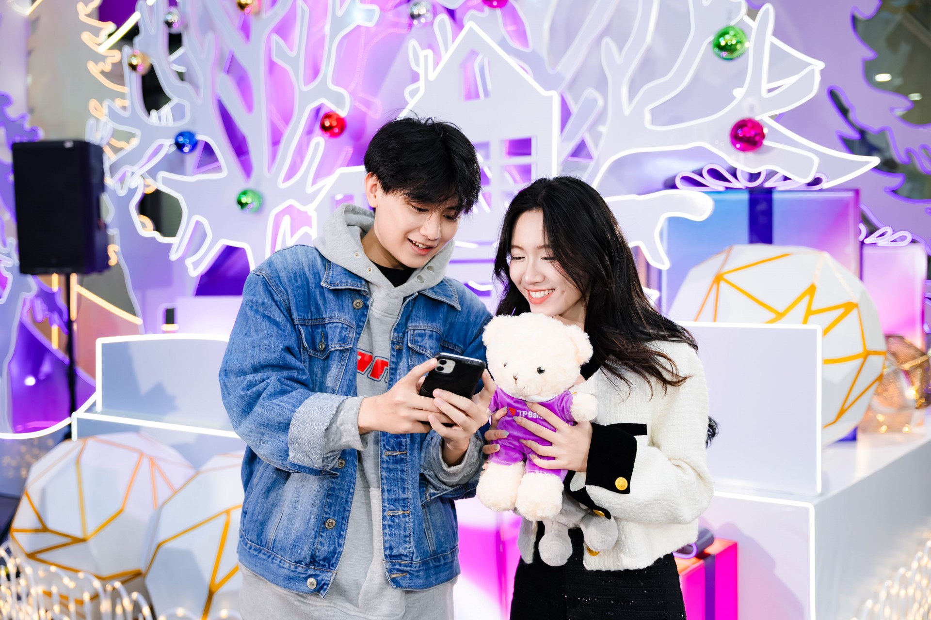 TPBank thắp sáng Giáng sinh bằng trải nghiệm số và những khoảnh khắc gần gũi TPBank thắp sáng Giáng sinh bằng trải nghiệm số và những khoảnh khắc gần gũi