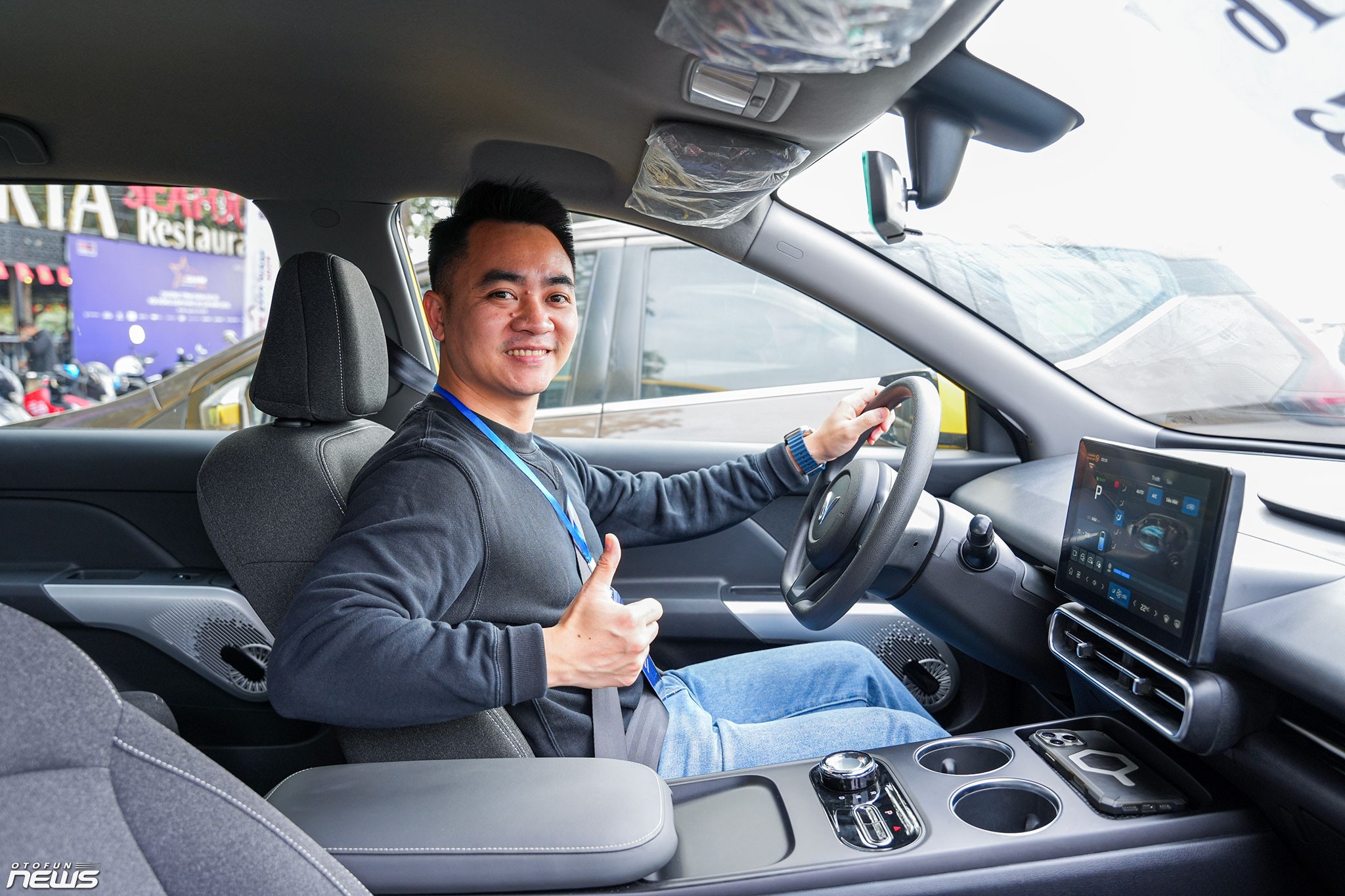 VinFast Limo Green thống trị giải thưởng tại Lễ công bố Xe Của Năm 2026 "Limo Green đang tái định nghĩa phân khúc xe chạy dịch vụ", nhà báo Đinh Văn Nam.