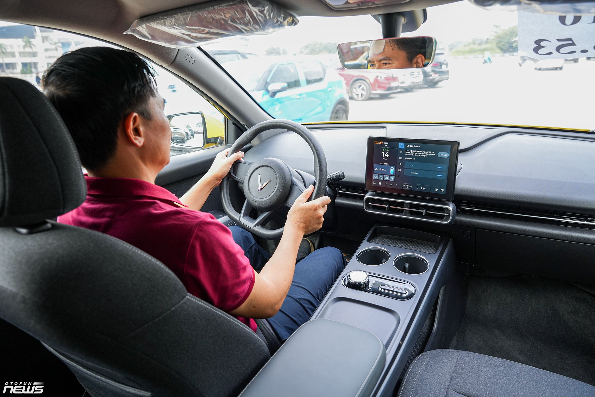 Limo Green – ngôi sao tại sự kiện lái thử dành cho Hội đồng Giám khảo Xe của năm 2026 Limo Green – ngôi sao tại sự kiện lái thử dành cho Hội đồng Giám khảo Xe của năm 2026