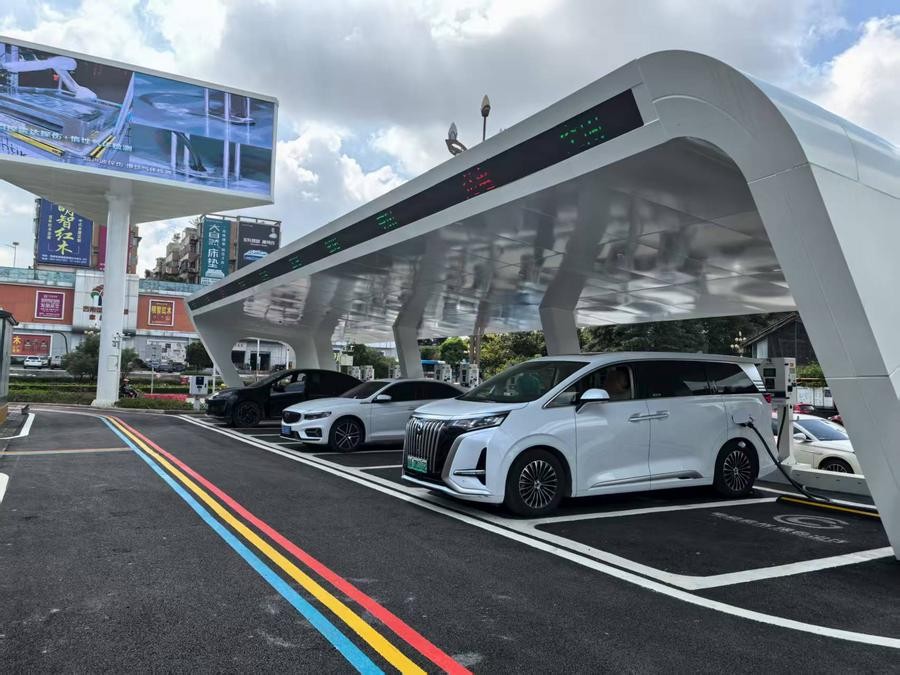 Trung Quốc áp dụng chuẩn tiêu thụ năng lượng xe điện kể từ năm 2026 Quy định mới được cho là sẽ khiến các nhà sản xuất tối ưu hiệu suất và gia tăng phạm vi hoạt động của xe thuần điện