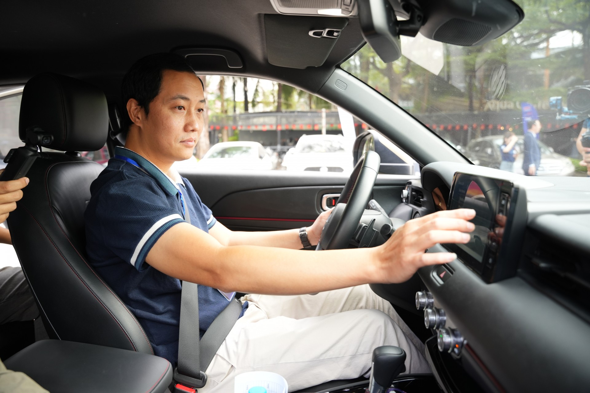Xe Của Năm 2026: Honda HR-V e:HEV RS hoạt động êm ru và mượt mà Khoang lái của Honda HR-V e:HEV RS được đánh giá là cách ồn tốt, tạo trải nghiệm êm ái