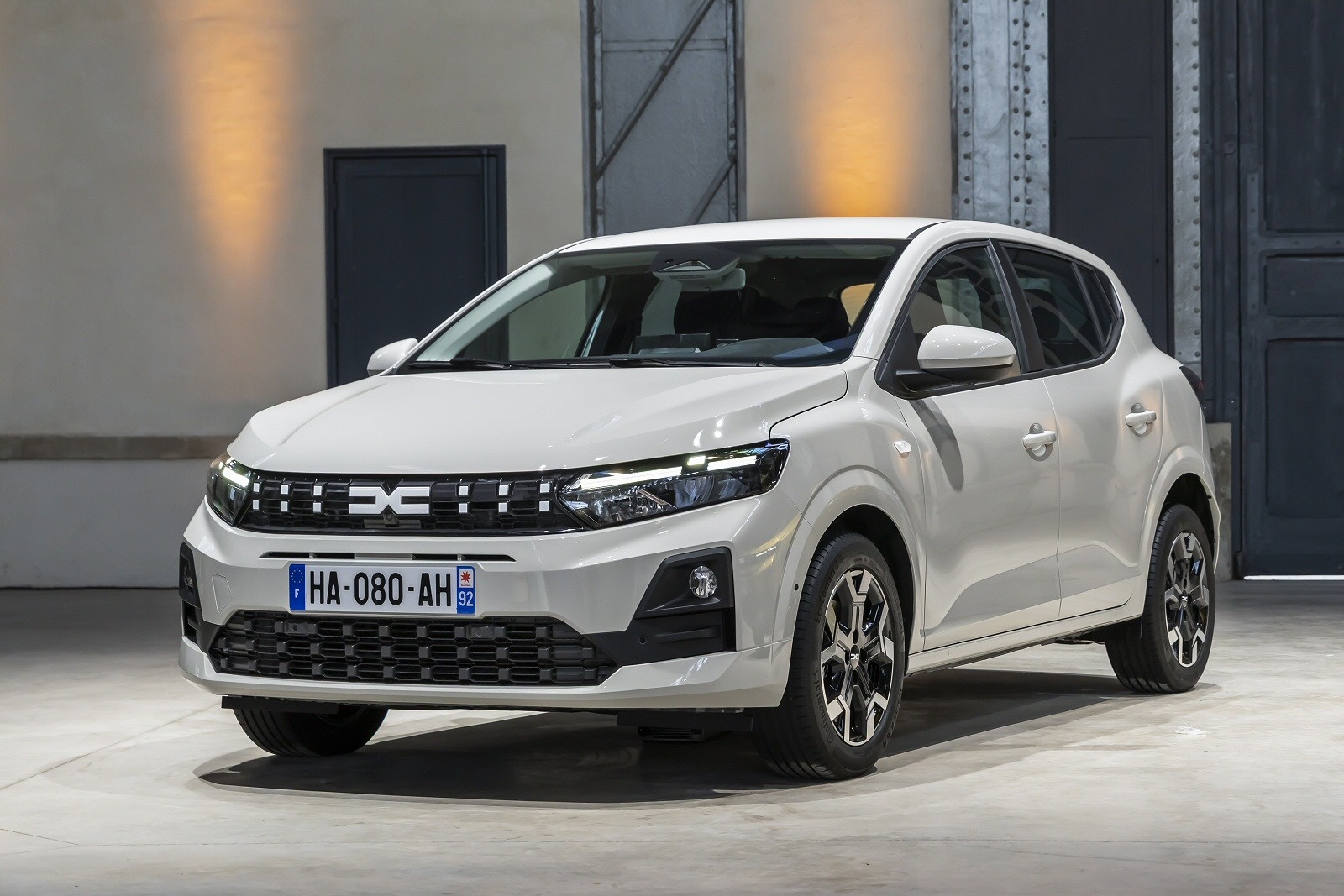 SUV thống trị đất Châu Âu năm 2025, nhưng xe du lịch bán chạy nhất lại là hatchback Dacia Sandero là mẫu xe du lịch bán chạy nhất Châu Âu trong năm 2025 theo số liệu của Dataforce