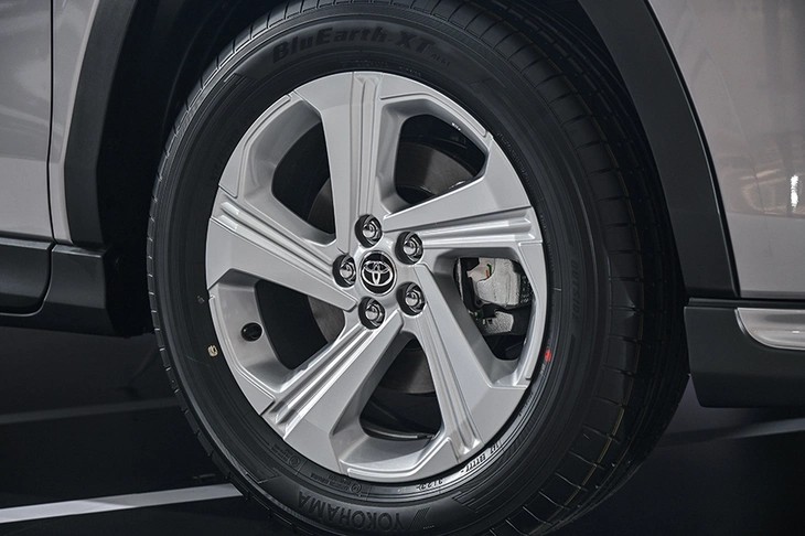 Toyota Yaris Cross 2026 tăng giá nhẹ đổi lại gói an toàn tiêu chuẩn Toyota Yaris Cross 2026 tăng giá nhẹ đổi lại gói an toàn tiêu chuẩn