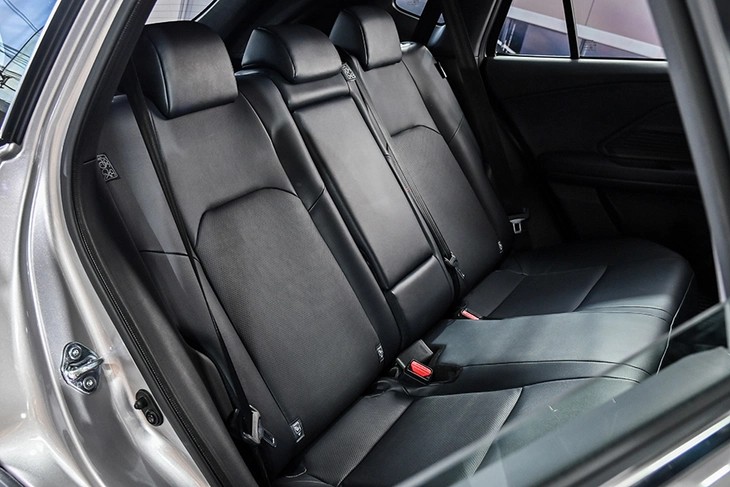 Toyota Yaris Cross 2026 tăng giá nhẹ đổi lại gói an toàn tiêu chuẩn Toyota Yaris Cross 2026 tăng giá nhẹ đổi lại gói an toàn tiêu chuẩn