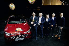 Mercedes-Benz CLA chạy điện thế hệ mới giành giải thưởng Xe của Năm tại Châu Âu 2026