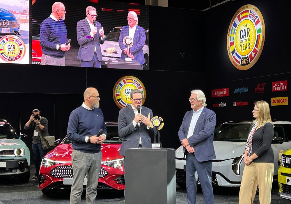 Mercedes-Benz CLA chạy điện thế hệ mới giành giải thưởng Xe của Năm tại Châu Âu 2026 Hình ảnh tại lễ trao giải Xe của Năm tại Châu Âu 2026
