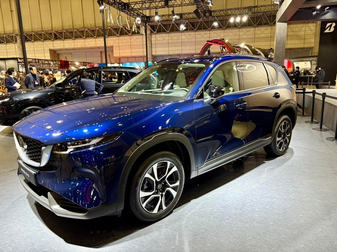 Mazda mở rộng bảng màu cao cấp với Navy Blue Mica Mazda mở rộng bảng màu cao cấp với Navy Blue Mica