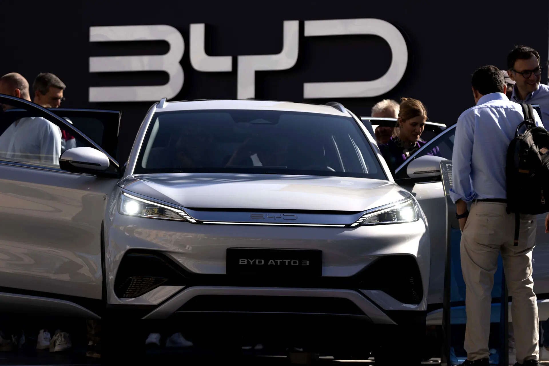 Giảm lượng tiêu thụ, BYD vẫn dẫn đầu thị trường xe năng lượng mới tại Trung Quốc năm 2025 BYD giữ vững vị trí nhà sản xuất xe năng lượng mới số 1 Trung Quốc trong năm 2025