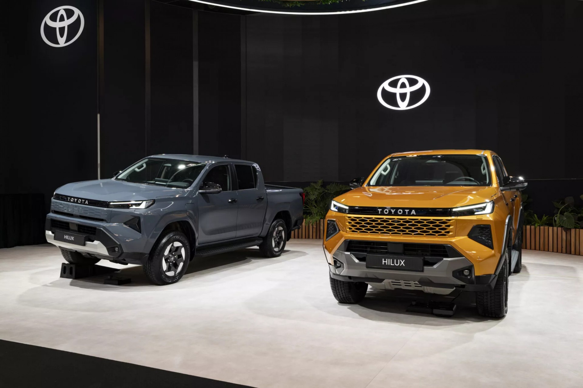 Sau khi ra mắt tại Thái Lan, Toyota Hilux chạy điện mới lên đường sang Châu Âu Bộ đôi Toyota Hilux thế hệ mới ra mắt tại Triển lãm Ô tô Brussels 2026