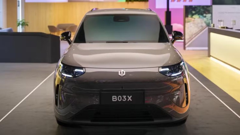 Hai mẫu xe điện mới Zeekr 7GT và Leapmotor B03X xuất hiện tại Triển lãm Ô tô Brussels 2026 Phía đầu của Leapmotor B03X