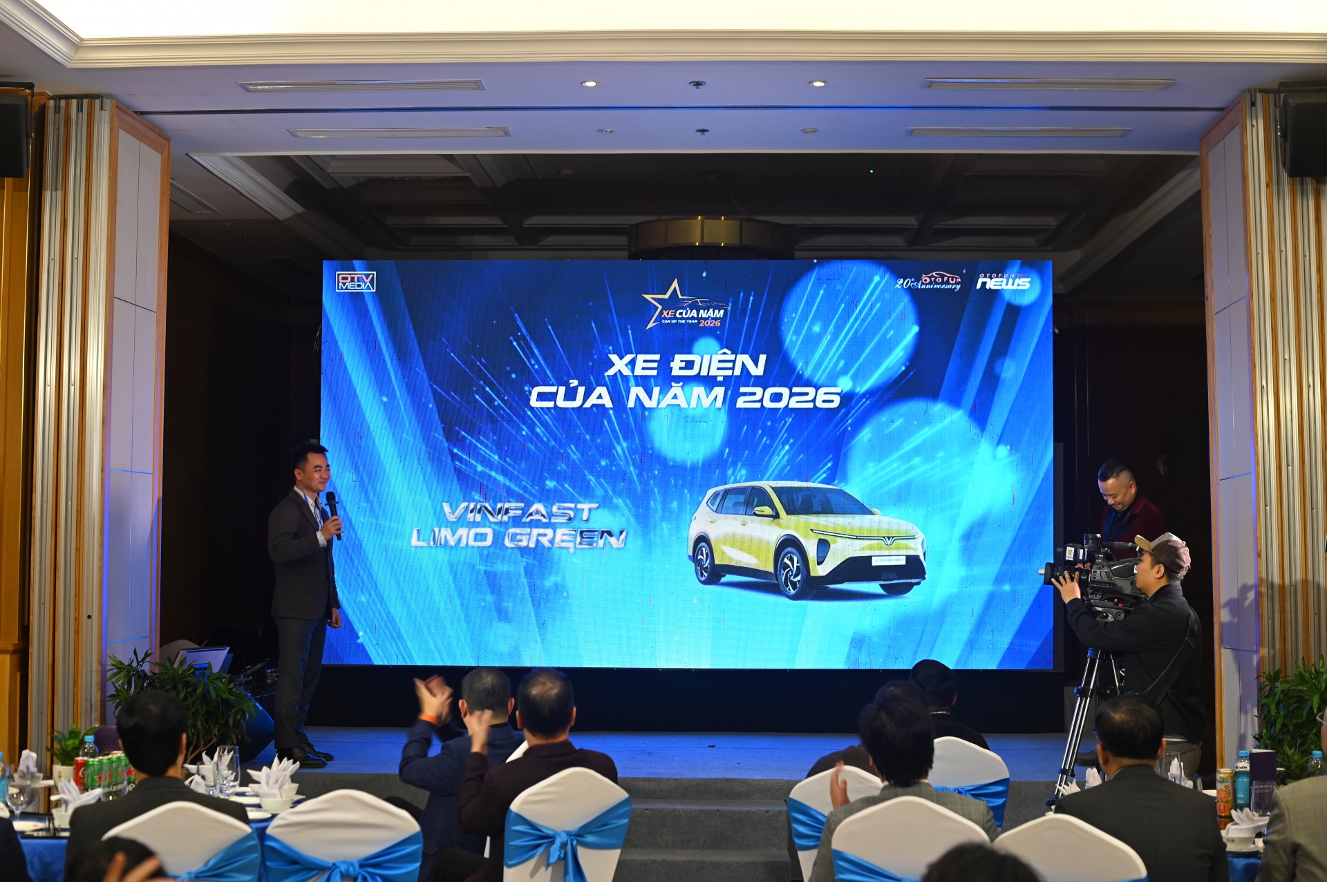 VinFast Limo Green thống trị giải thưởng tại Lễ công bố Xe Của Năm 2026 VinFast Limo Green đạt danh hiệu Xe Điện của năm 2026