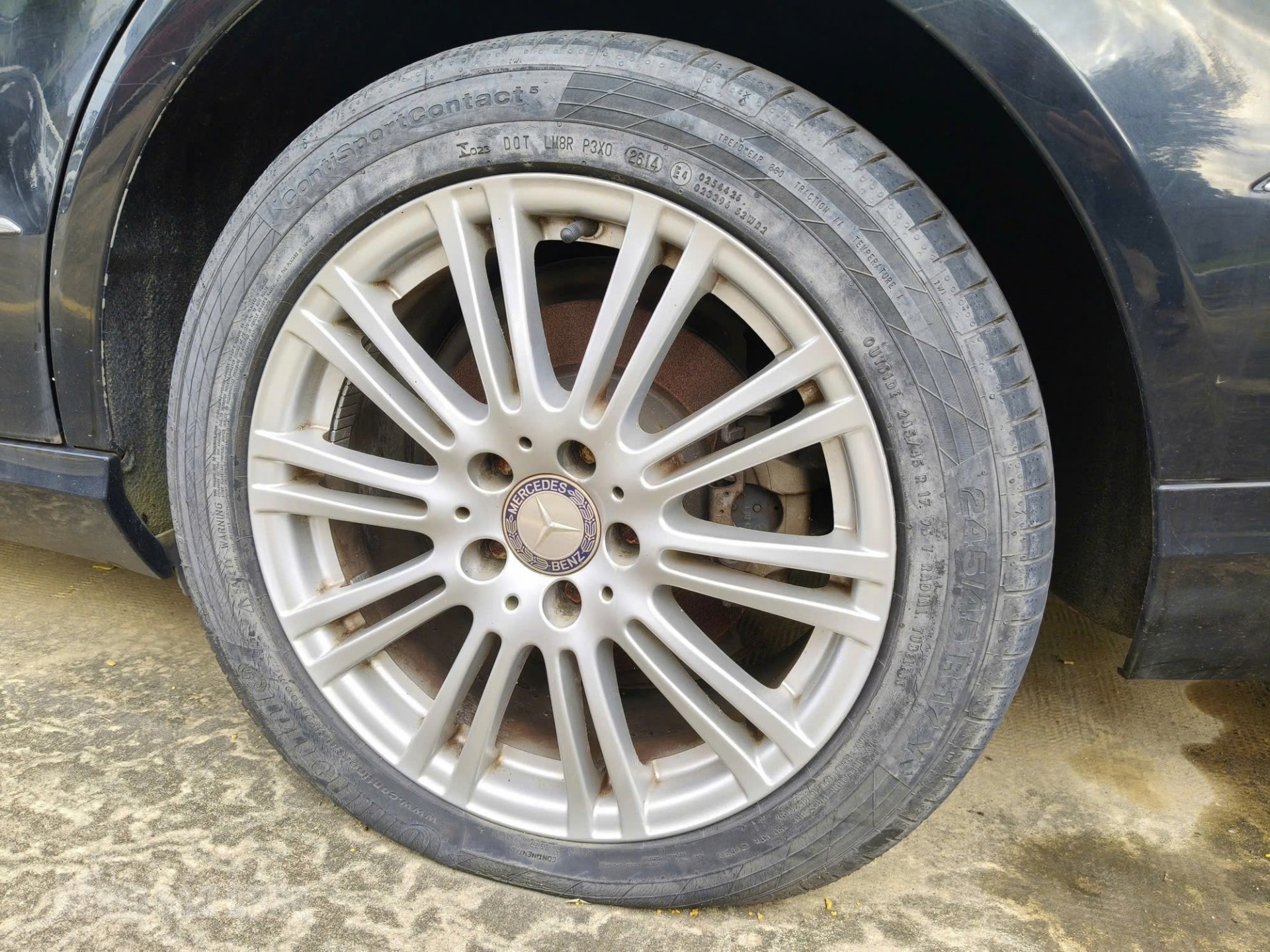 Xe biển xanh Mercedes-Benz E300 thanh lý ở Đà Nẵng, giá khởi điểm còn 282 triệu đồng Xe biển xanh Mercedes-Benz E300 thanh lý ở Đà Nẵng