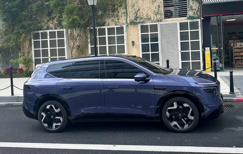 SUV điện Nissan NX8 lộ diện với thiết kế bắt mắt, trang bị nhiều công nghệ tại Trung Quốc Phía bên của Nissan NX8 2026