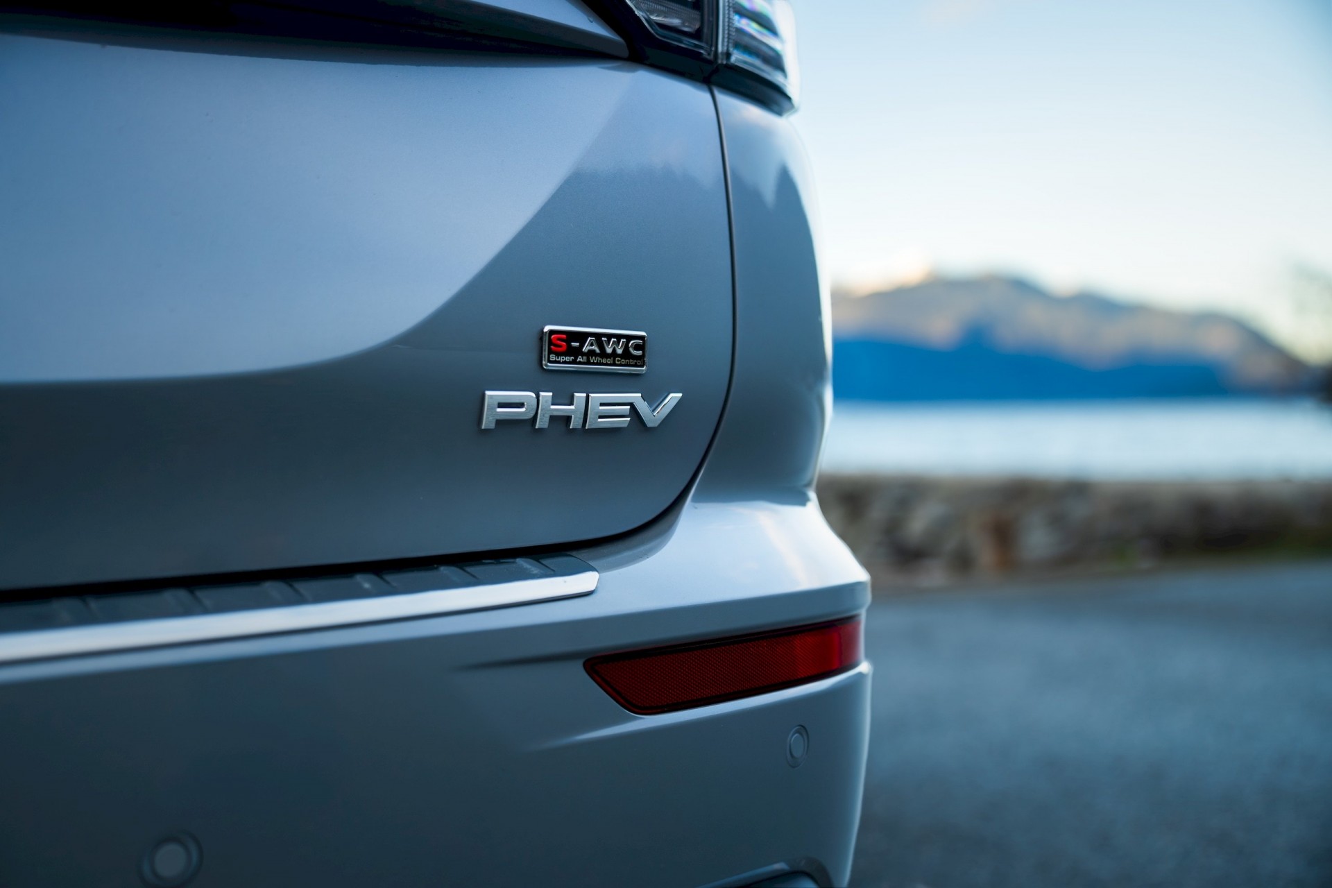 Mitsubishi làm mới Outlander PHEV 2026 tập trung pin và trải nghiệm người dùng Mitsubishi làm mới Outlander PHEV 2026 tập trung pin và trải nghiệm người dùng
