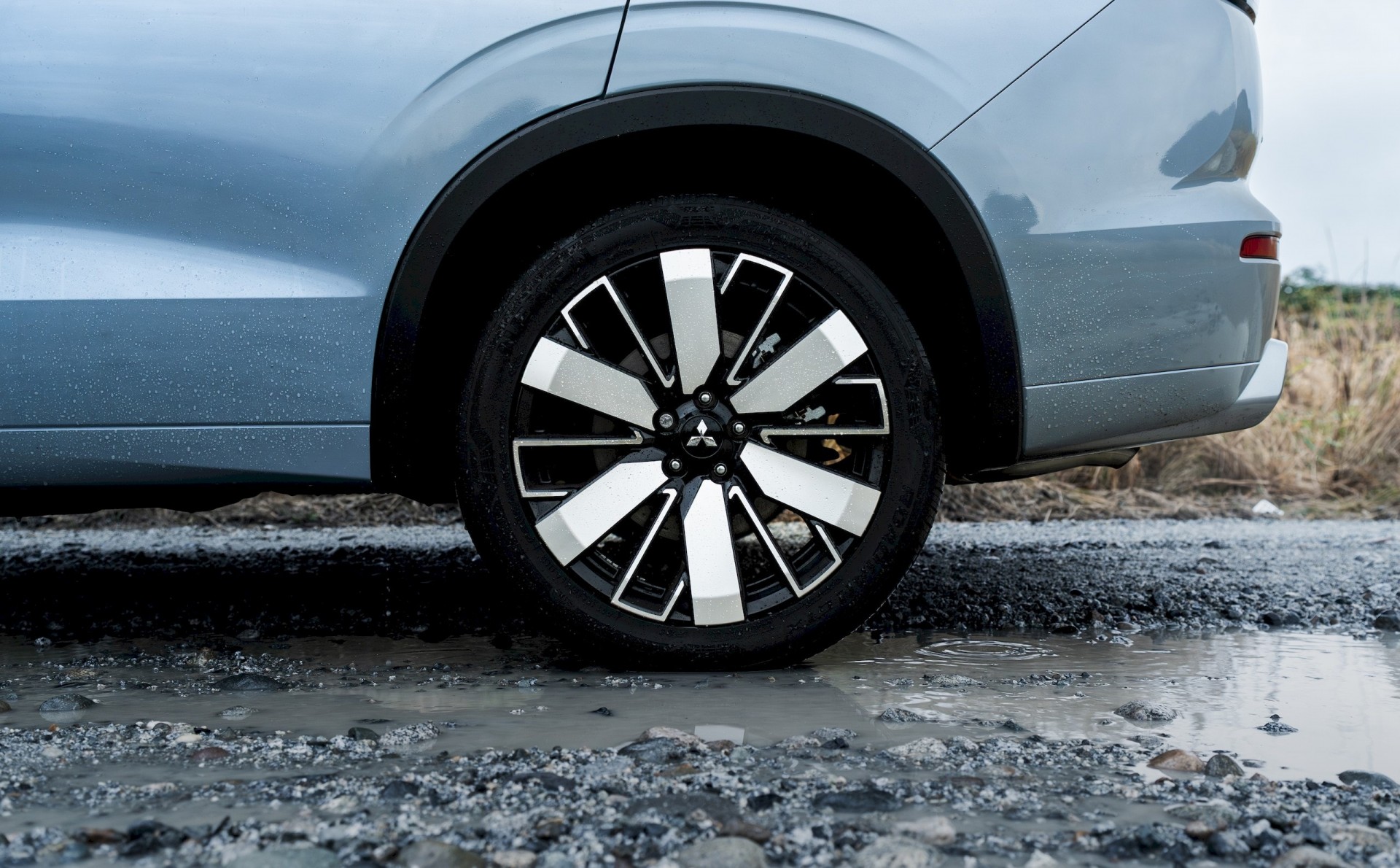 Mitsubishi làm mới Outlander PHEV 2026 tập trung pin và trải nghiệm người dùng Mitsubishi làm mới Outlander PHEV 2026 tập trung pin và trải nghiệm người dùng