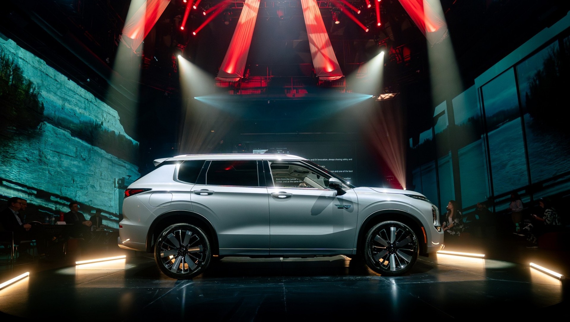 Mitsubishi làm mới Outlander PHEV 2026 tập trung pin và trải nghiệm người dùng Mitsubishi làm mới Outlander PHEV 2026 tập trung pin và trải nghiệm người dùng