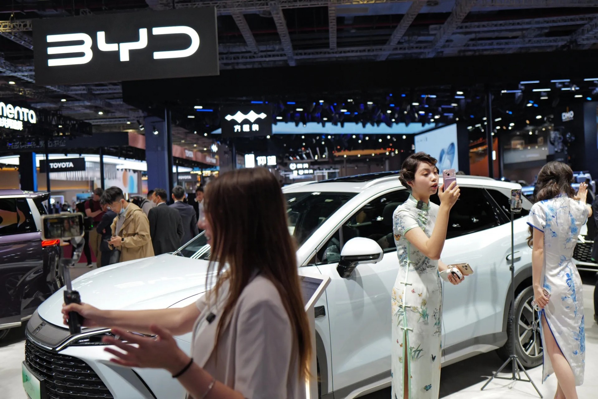 Trung Quốc lập kỷ lục bán xe năng lượng mới trong năm 2025