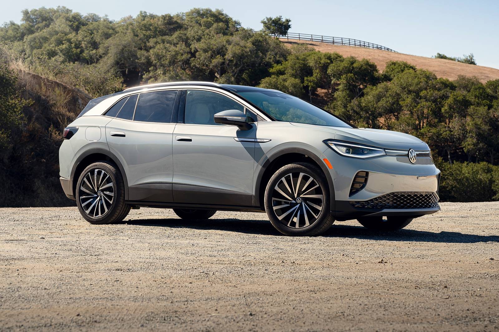 Volkswagen đánh bại Tesla để trở thành thương hiệu xe điện bán chạy nhất Châu Âu năm 2025 Nhờ sự tăng trưởng đồng lúc của nhiều mẫu xe điện, Volkswagen đã vượt qua Tesla để trở thành thương hiệu EV số 1 Châu Âu năm 2025