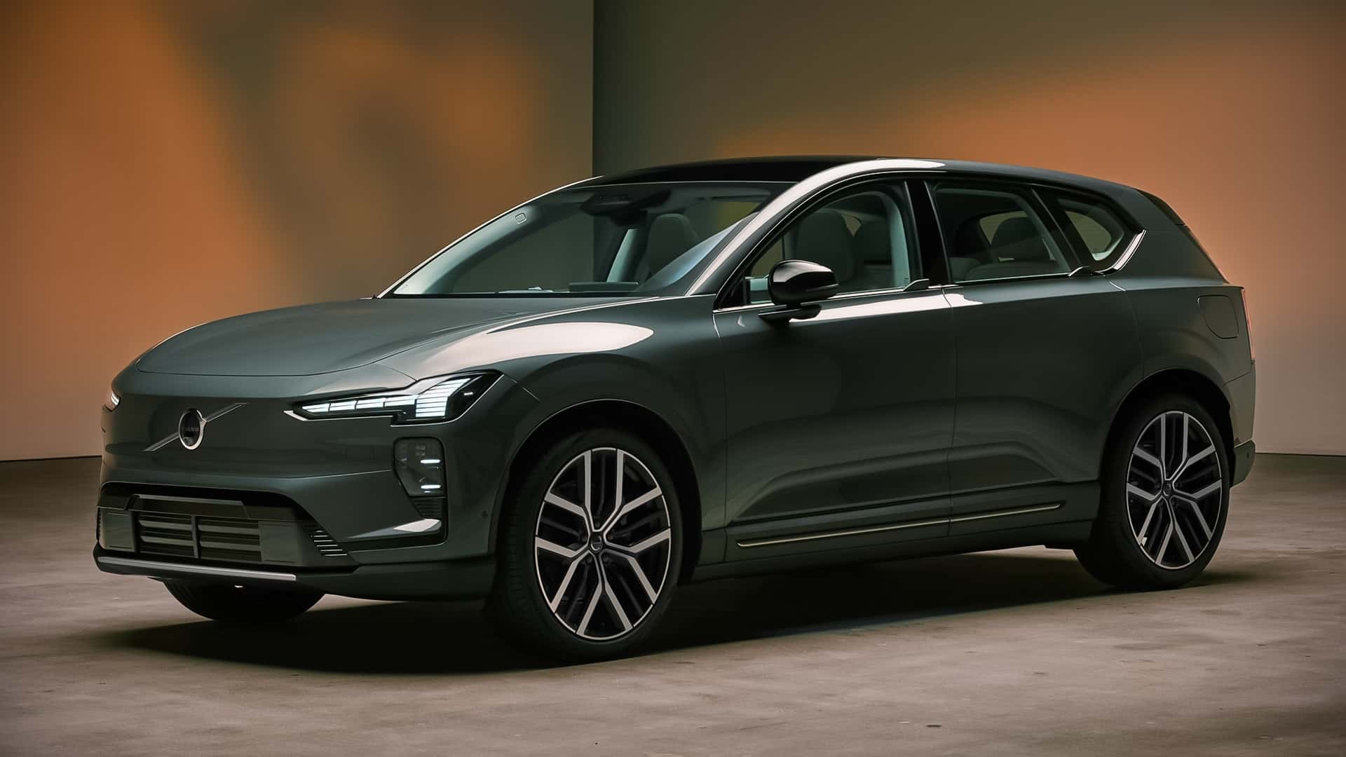 SUV điện Volvo EX60 ra mắt với diện mạo hiện đại, cấu hình mạnh mẽ Phía trước của Volvo EX60