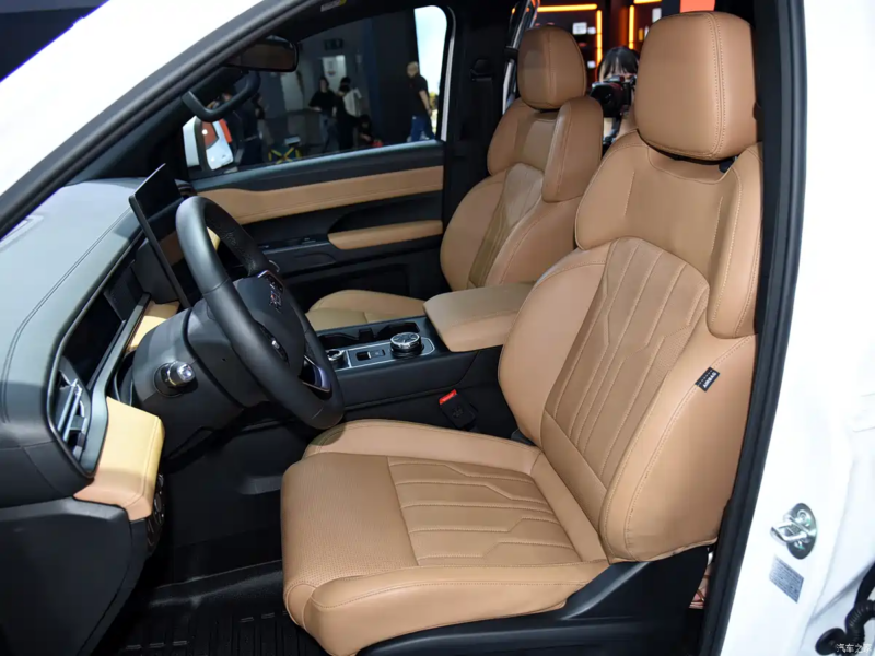 Chery ra mắt mẫu bán tải điện đầu tiên Hilma EV, cạnh tranh Toyota Hilux ở Trung Quốc Hàng ghế trước của Chery Hilma EV