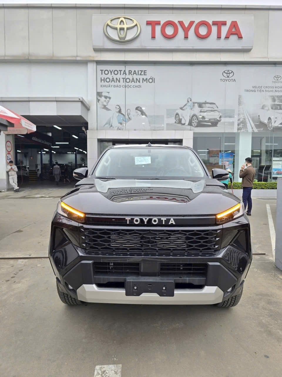 Hình ảnh Toyota Hilux mới, xuất hiện ở đại lý trước thềm ra mắt Hình ảnh Toyota Hilux mới, xuất hiện ở đại lý trước thềm ra mắt