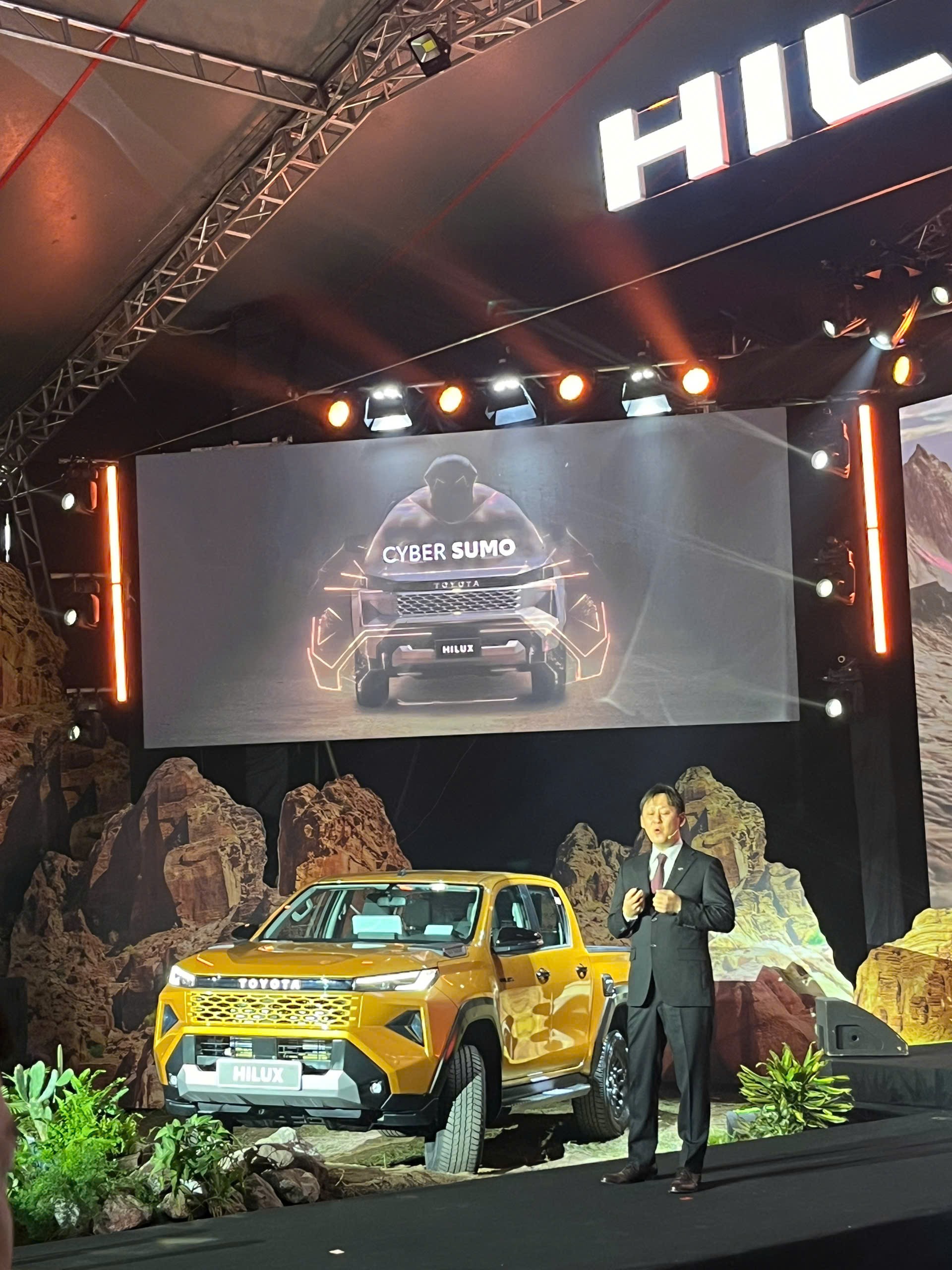 Toyota Hilux 2026 ra mắt