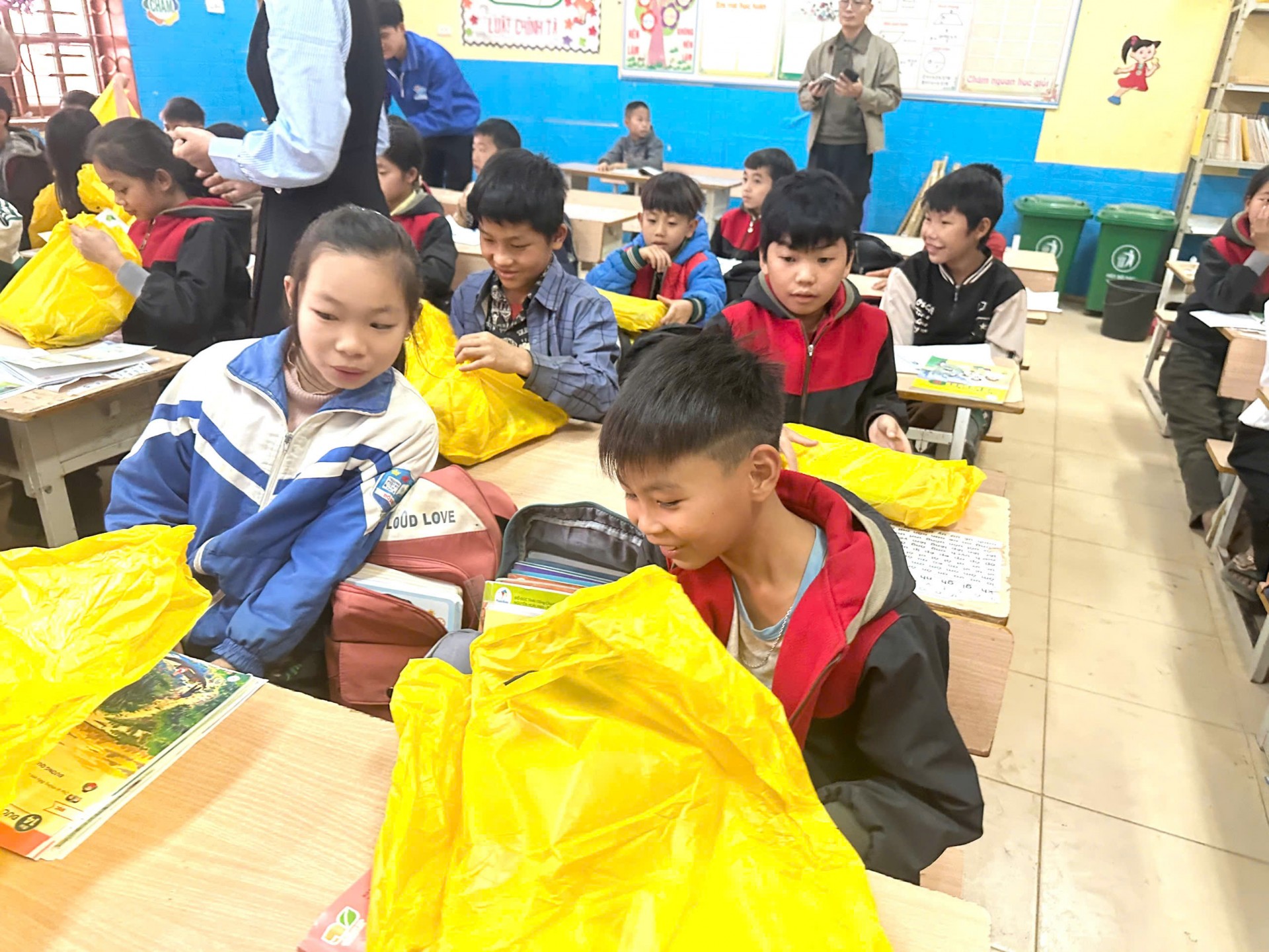 “Sưởi ấm bản cao 2025”: Lan tỏa hơi ấm tới học sinh vùng cao Bó Sinh, Sơn La “Sưởi ấm bản cao 2025”: Lan tỏa hơi ấm tới học sinh vùng cao Bó Sinh, Sơn La