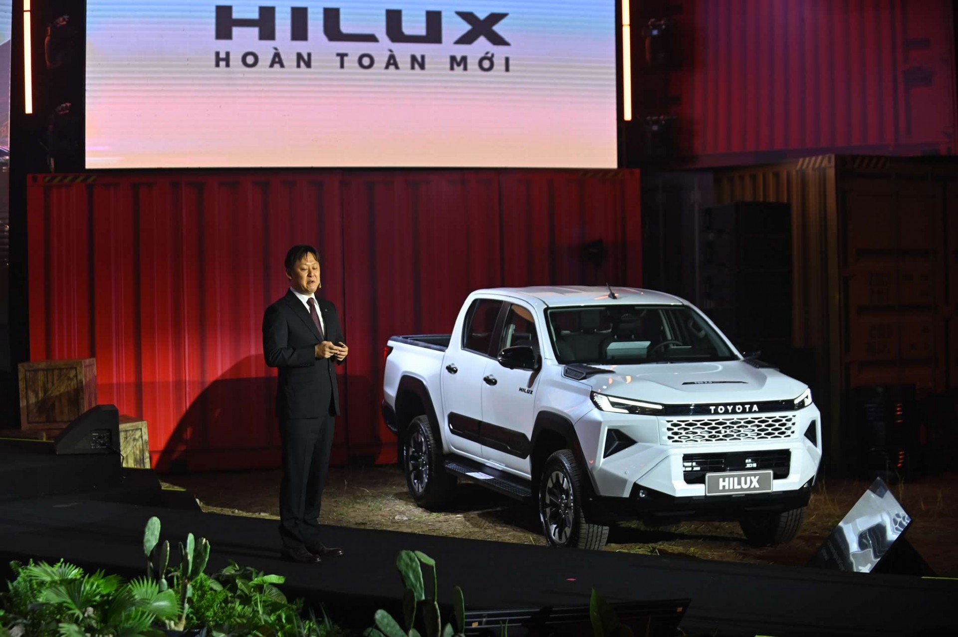 Toyota Hilux 2026 ra mắt, bản Hilux Trailhunter 2.8 4x4 AT giá 903 triệu Toyota Hilux 2026 ra mắt, bản Hilux Trailhunter 2.8 4x4 AT giá 903 triệu