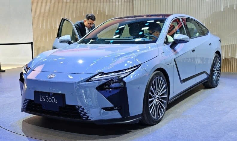 Lexus ES 2026 bắt đầu nhận đặt cọc xe tại Việt Nam