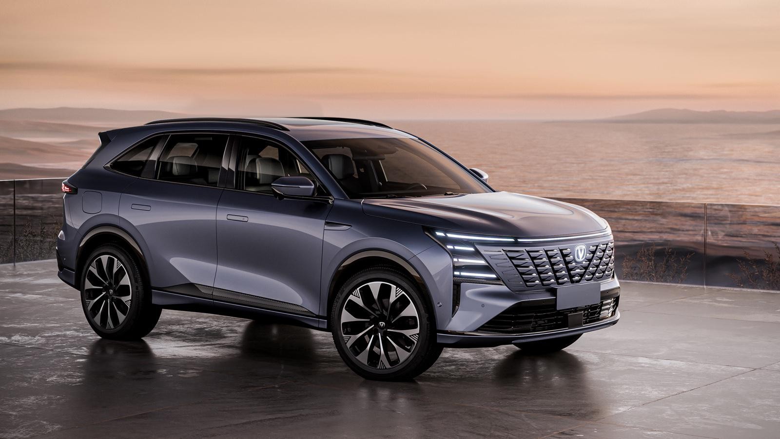 SUV CS75 Plus của Trung Quốc lập kỷ lục Guinness với cú nhảy xa hơn 20m trên băng SUV CS75 Plus của Trung Quốc lập kỷ lục Guinness với cú nhảy xa hơn 20m trên băng