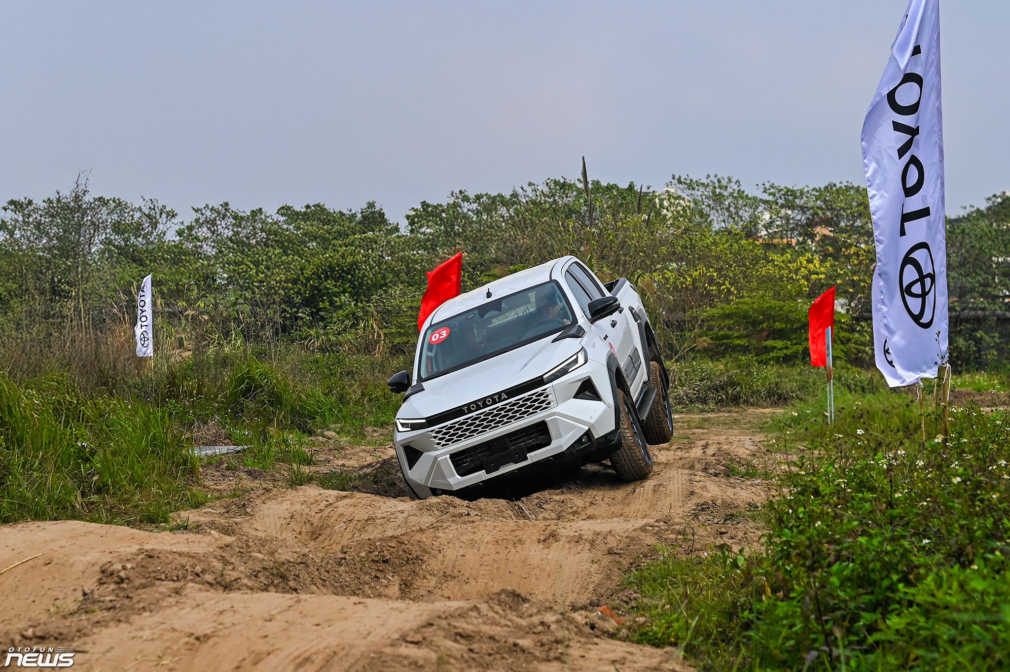 Toyota Hilux có lần thứ hai bán vượt Vios Toyota Hilux có lần thứ hai bán vượt Vios