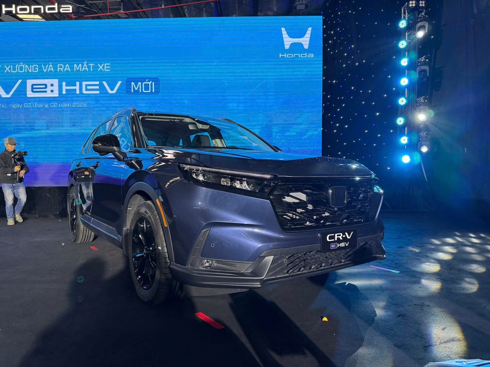 Honda CR V e:HEV lắp ráp trong nước ra mắt với 2 phiên bản, giá chưa công bố