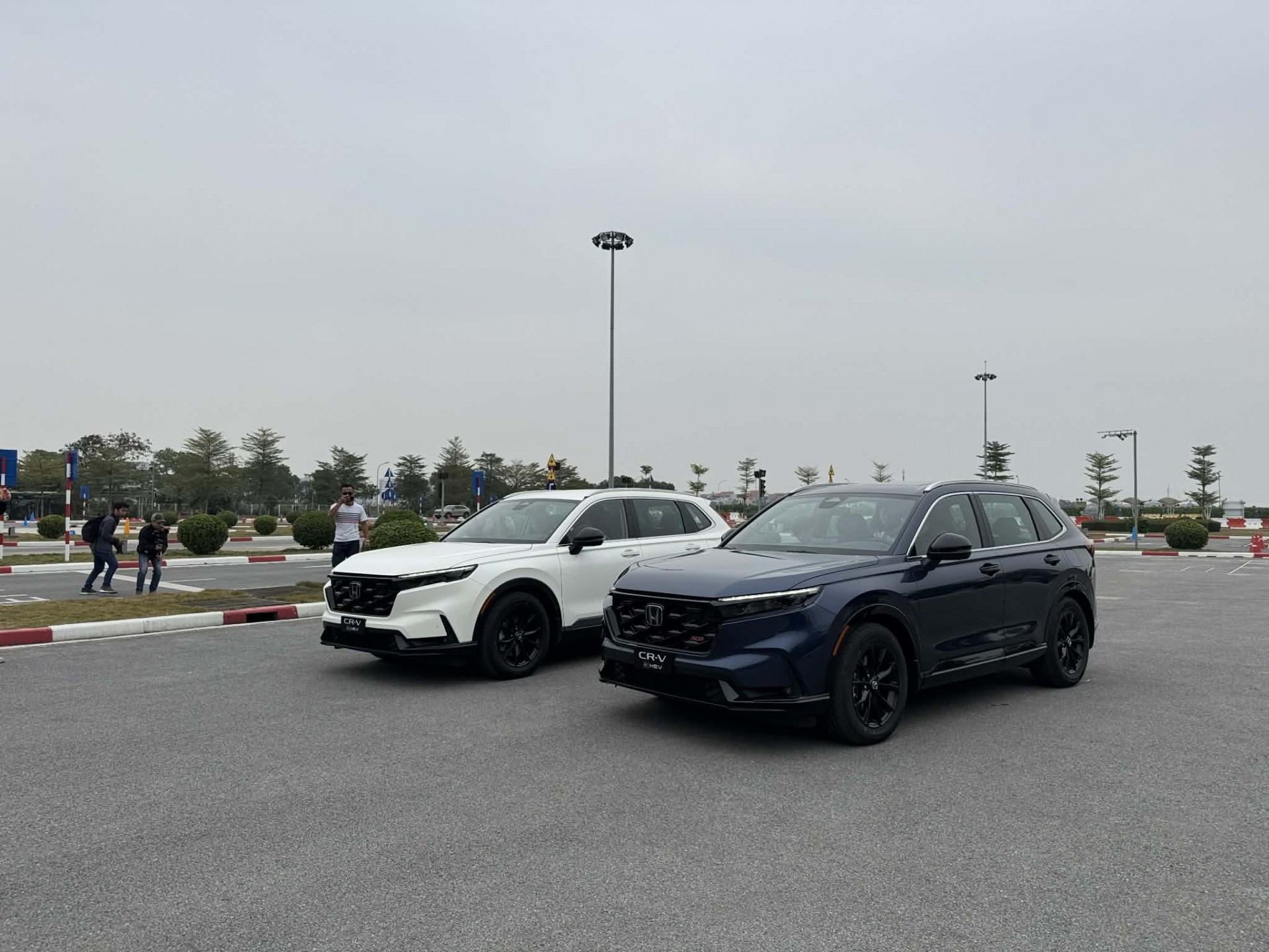 Honda CR V e:HEV lắp ráp trong nước ra mắt với 2 phiên bản, giá chưa công bố