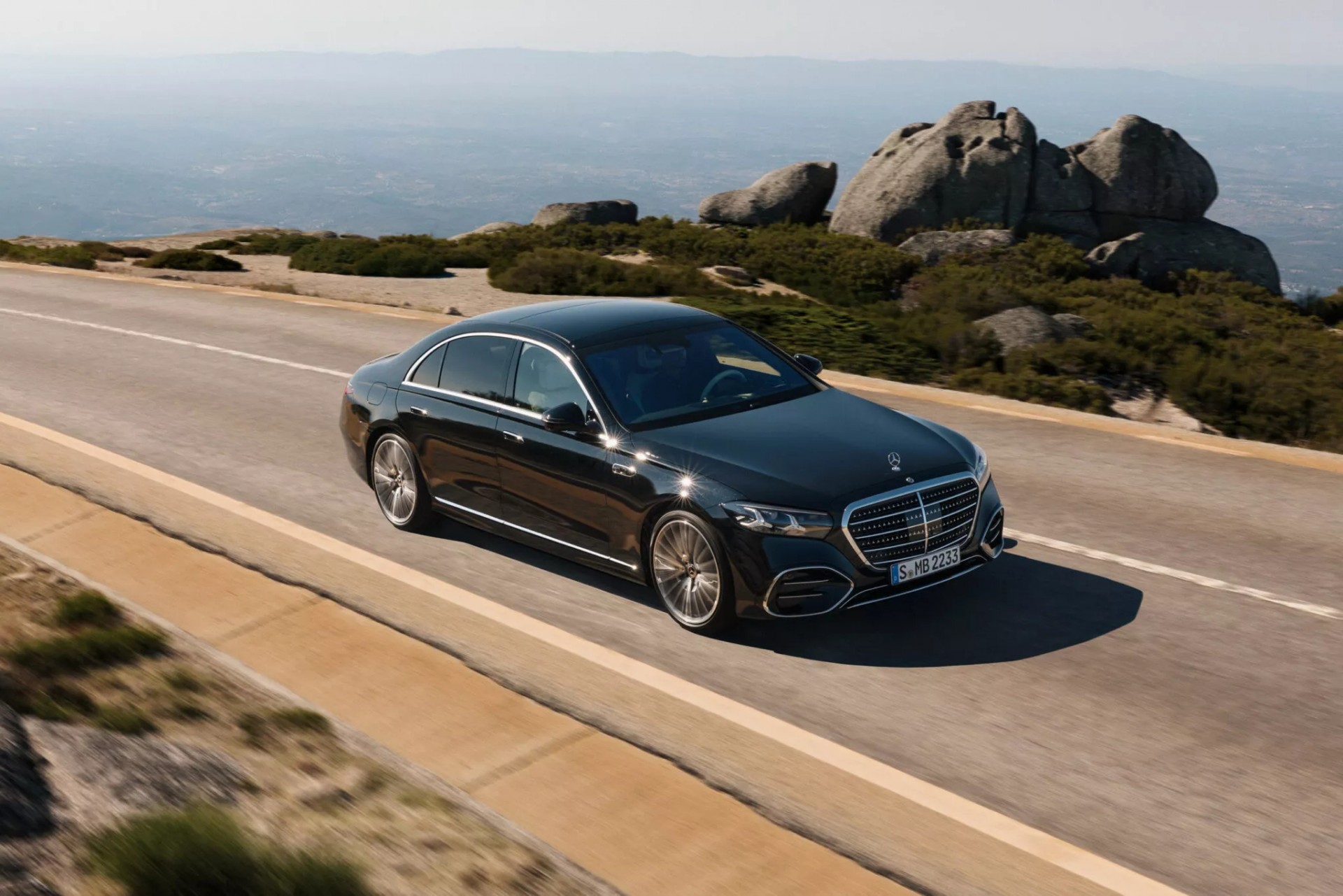 Mercedes-Benz S-Class 2027 lộ diện với nhiều màn hình công nghệ và động cơ V8 mới Mercedes-Benz S-Class 2027 lộ diện với nhiều màn hình công nghệ và động cơ V8 mới