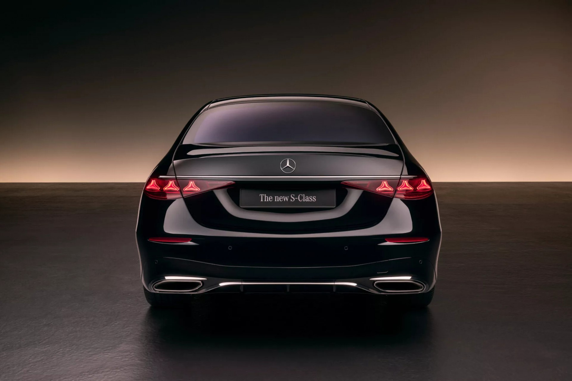 Mercedes-Benz S-Class 2027 lộ diện với nhiều màn hình công nghệ và động cơ V8 mới Phần đuôi của Mercedes-Benz S-Class 2027