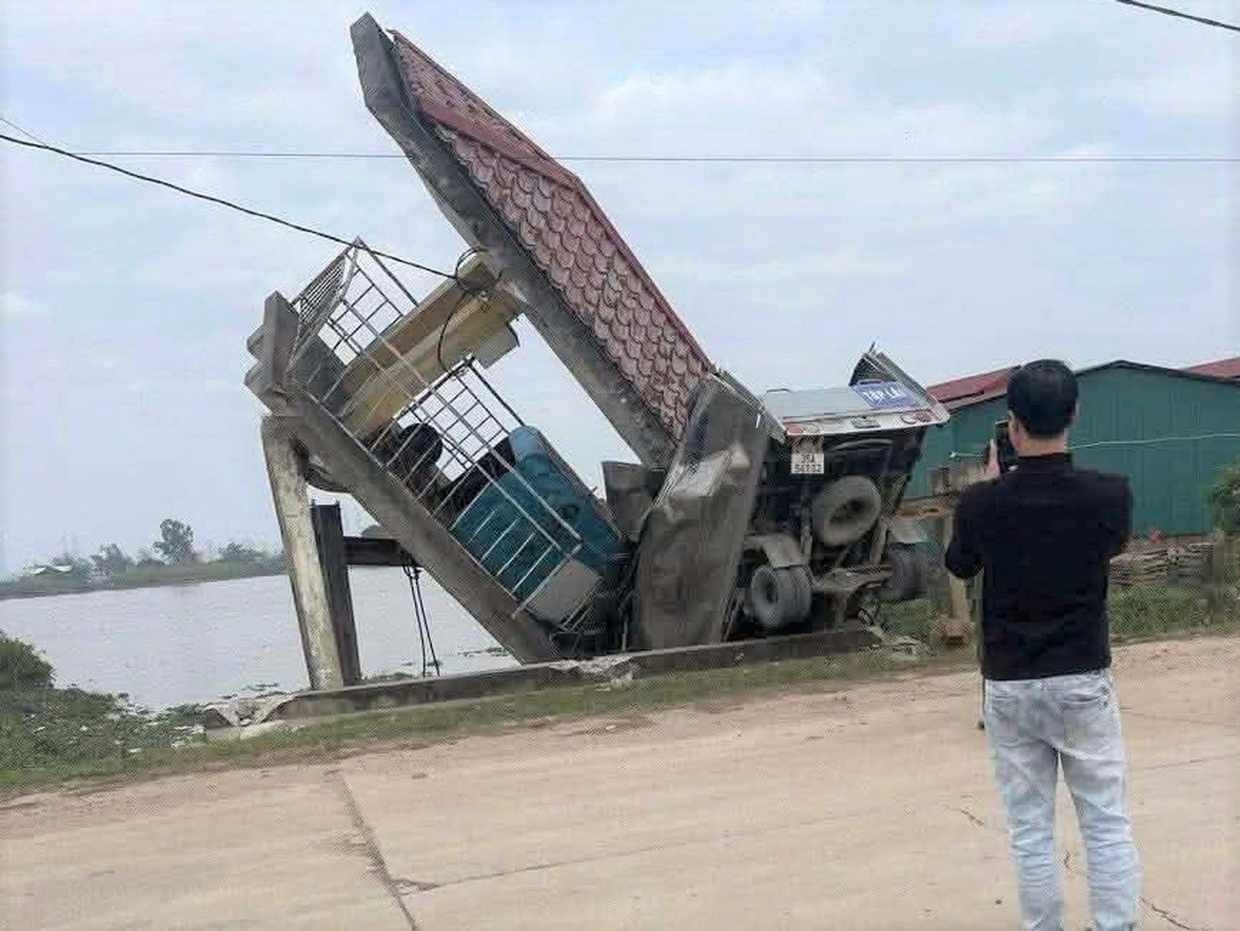Tổng hợp tin tức tai nạn giao thông mới nhất ngày hôm nay 5/2/2026 Tổng hợp tin tức tai nạn giao thông mới nhất ngày hôm nay 5/2/2026