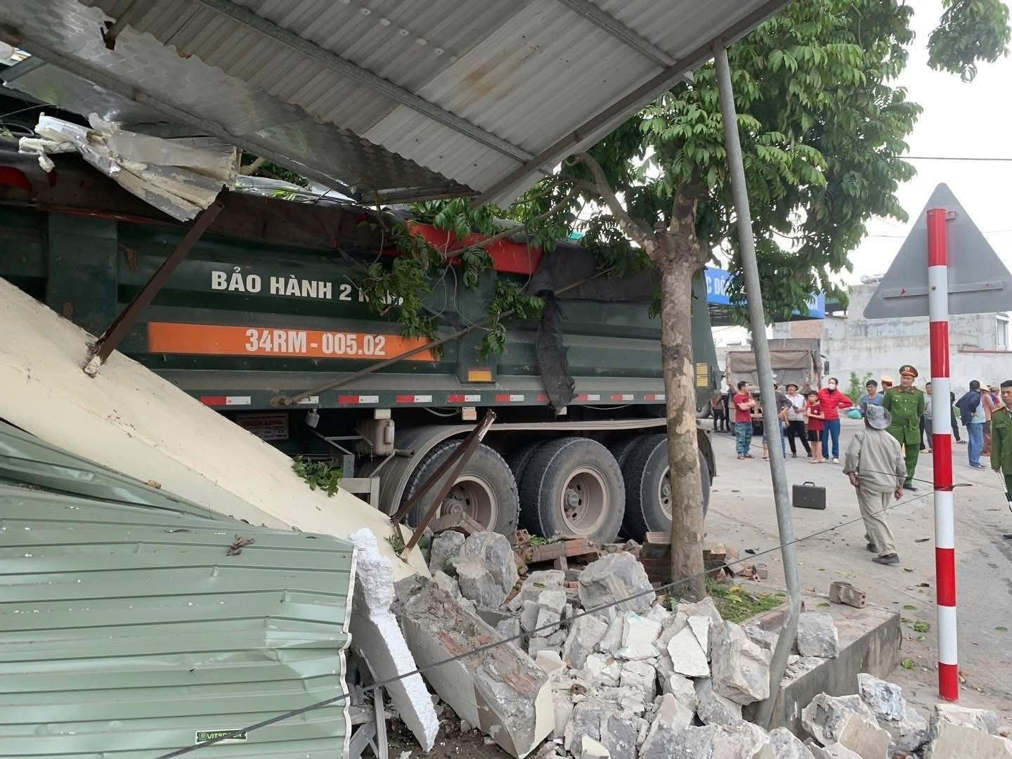 Tổng hợp tin tức tai nạn giao thông mới nhất ngày hôm nay 6/2/2026 Tổng hợp tin tức tai nạn giao thông mới nhất ngày hôm nay 6/2/2026