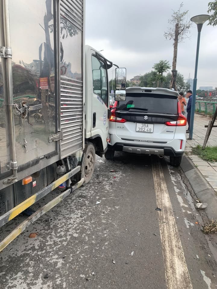 Liên tiếp các vụ tai nạn giao thông ô tô liên hoàn trên cả nước Liên tiếp các vụ tai nạn giao thông ô tô liên hoàn trên cả nước