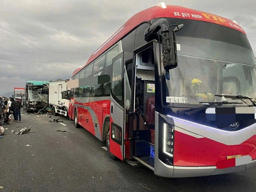 Liên tiếp các vụ tai nạn giao thông ô tô liên hoàn trên cả nước tin tức tai nạn giao thông ô tô liên hoàn trên cả nước