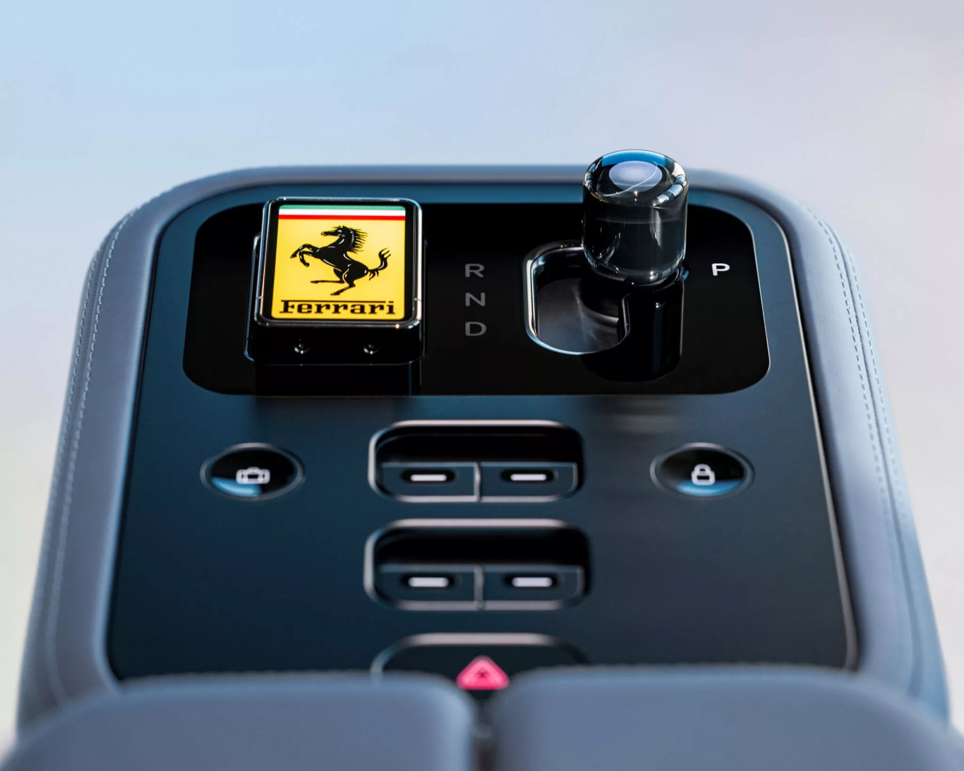 Ferrari hé lộ nội thất do cựu giám đốc Apple thiết kế và tên gọi của siêu xe điện mới Ferrari hé lộ nội thất do cựu giám đốc Apple thiết kế và tên gọi của siêu xe điện mới