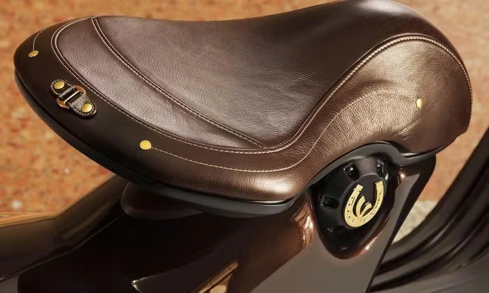 Vespa 946 phiên bản năm Ngựa ra mắt, giá dự kiến gần 500 triệu đồng Vespa 946 phiên bản năm Ngựa ra mắt, giá dự kiến gần 500 triệu đồng