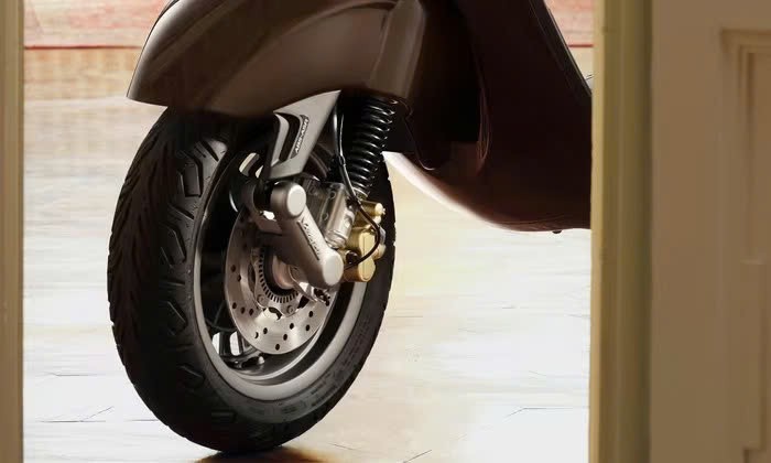 Vespa 946 phiên bản năm Ngựa ra mắt, giá dự kiến gần 500 triệu đồng Vespa 946 phiên bản năm Ngựa ra mắt, giá dự kiến gần 500 triệu đồng