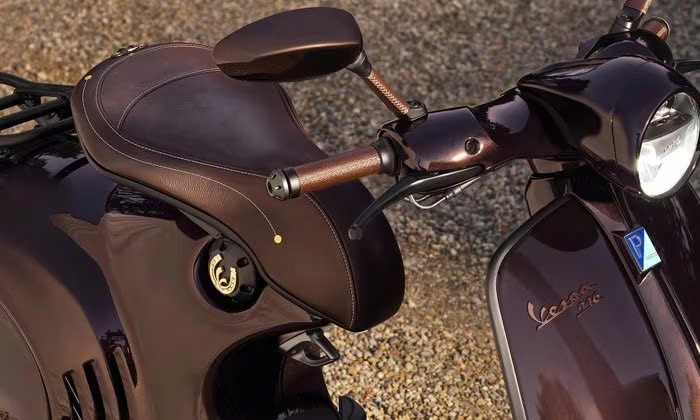 Vespa 946 phiên bản năm Ngựa ra mắt, giá dự kiến gần 500 triệu đồng Vespa 946 phiên bản năm Ngựa ra mắt, giá dự kiến gần 500 triệu đồng