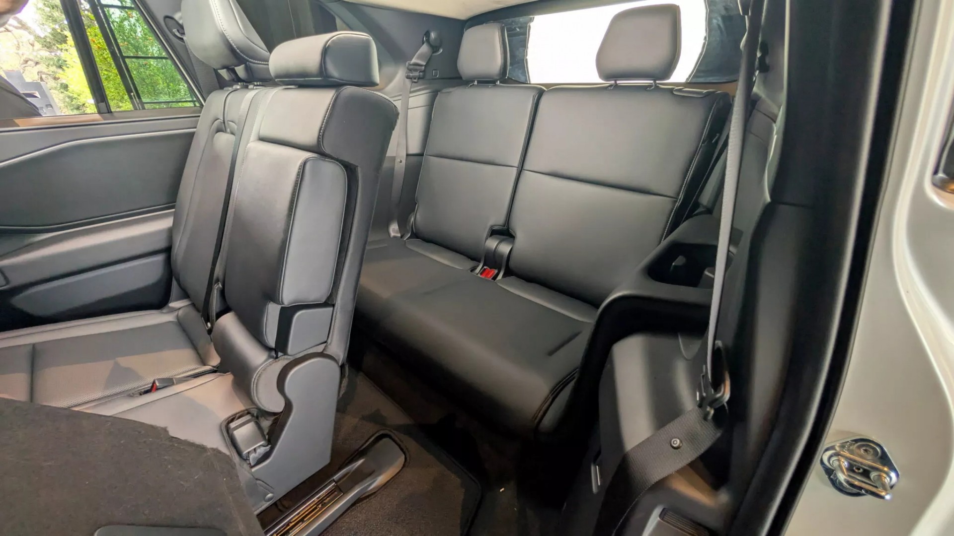 Toyota Highlander 2027 ra mắt với cấu hình thuần điện, kích thước vạm vỡ hơn Hàng ghế thứ hai và ba của Toyota Highlander 2027 cấu hình 7 ghế