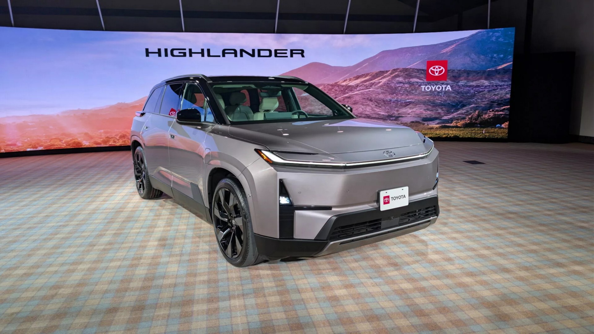 Toyota Highlander 2027 ra mắt với cấu hình thuần điện, kích thước vạm vỡ hơn Phía trước của Toyota Highlander 2027
